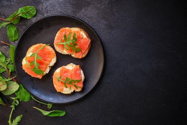 Toasts Salmon Top View — Stock Photo, Image