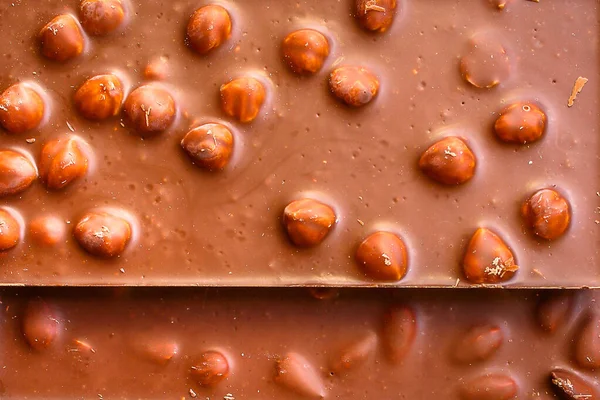 Chocoladereep Met Noten Donkere Achtergrond — Stockfoto