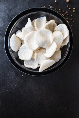 tapyoka cipsleri, pilav unu, yemek fotokopisi, uzay yemeği arka plan kırsal. Üst düzey diyet vejetaryen veya vejetaryen yemekleri