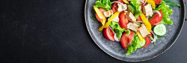 Verse Kipsalade Groenten Tomaat Komkommer Peper Biologisch Gezonde Schotel Tafel — Stockfoto