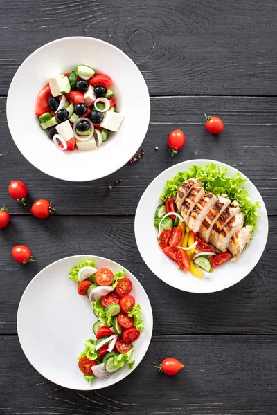 Verschiedene Salate Menüseite Salat Vorspeise Snack Gemüse Griechischer Salat Gegrilltes — Stockfoto