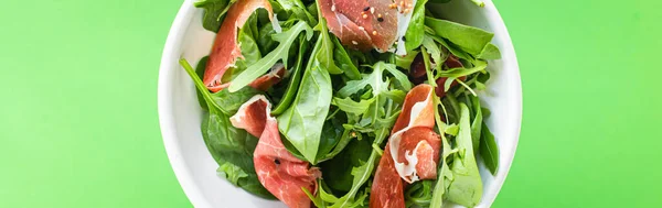 Salad Daging Jamon Serrano Dendeng Campur Hijau Yang Dikeringkan Kering — Stok Foto