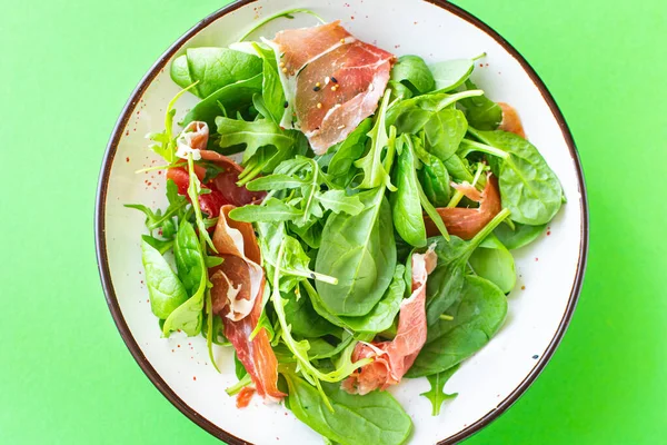 Salad Daging Jamon Serrano Dendeng Campur Hijau Yang Dikeringkan Kering — Stok Foto