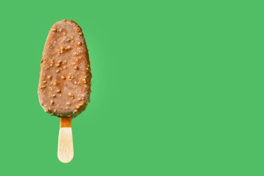 Dondurma lolipop çikolatalı ceviz tatlı tatlı tatlı sağlıklı yemek atıştırmalık uzay yiyeceklerinin fotokopi arka plan kırsal manzarası