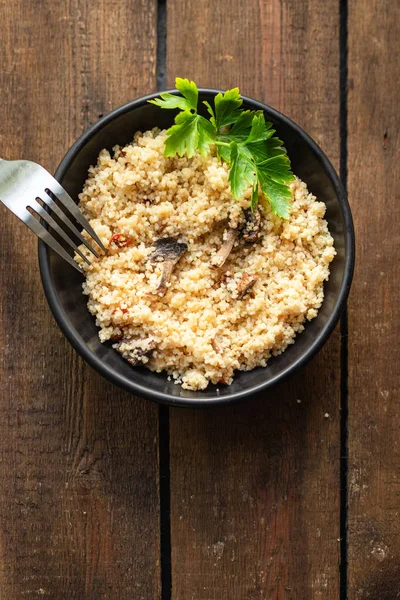 Cuscuz Sem Carne Vegetal Temperos Aperitivo Porção Prato Mesa Comida — Fotografia de Stock