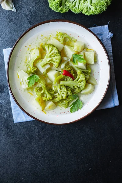 Soepbroccoli Bloemkool Groenten Een Bord Tafel Voorgerecht Gezonde Maaltijd Snack — Stockfoto