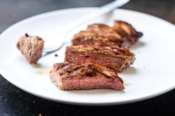 Biftek Sulandırılmış Izgara Porsiyon Masada Sağlıklı Yemek Atıştırmalığı Fotokopi Arka — Stok fotoğraf