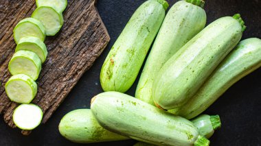 kabak taze sebze pişirmek organik tarım ürünlerini masada pişirmek, sağlıklı yemek fotokopisi uzay gıda arka plan kırsalının kopyası. Top view keto ya da paleo diyet vejetaryen ya da vejetaryen