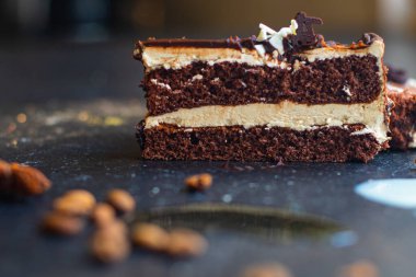 Çikolatalı kek, çikolatalı ganache, tatlı tatlı, tatil, atıştırmalık şeyler, fotokopi, arka plan kırsal. en üstteki görünüm