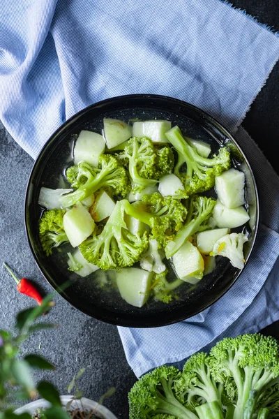 Broccoli Soep Bloemkool Groenten Plaat Tafel Voorgerecht Maaltijd Snack Kopiëren — Stockfoto
