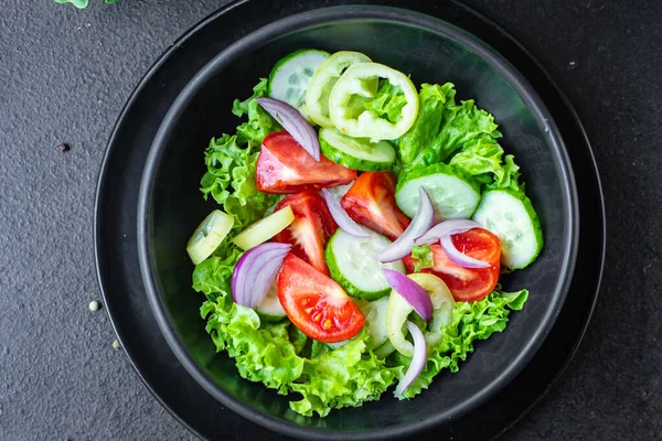 Salada Fresca Legumes Orgânicos Tomate Pepino Pimenta Cebola Refeição Alface — Fotografia de Stock