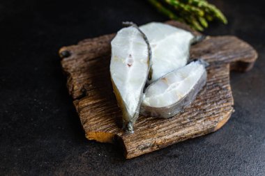 Balık yayın balığı, çiğ deniz ürünleri, çiğ, sağlıklı yemek. Uzay yiyeceklerinin fotokopisini çek.   