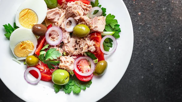 Salad Tuna Seafood Tomat Sayuran Bawang Herbal Zaitun Ikan Kaleng — Stok Foto