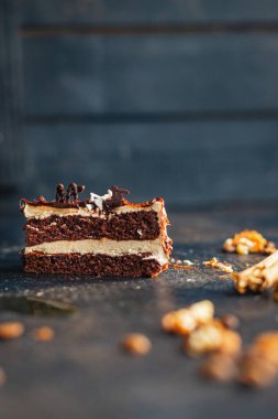 Çikolatalı kek, fındık, kahve, baharat, bal, ganache tatlı tatlı tatlı bayram yemeği atıştırmalığı fotokopi uzay yemeği arka plan kırsal