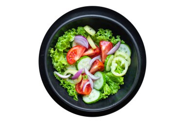 Salata sebzeli domates, salatalık, biber, soğan, marul, atıştırmalık fotokopi arka plan kırsal. en üstteki görünüm