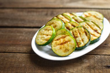 Kabak ızgara sebzeler masada sağlıklı sebzeler, fotokopi çekilen uzay yemekleri arka planda kırsal vejetaryen ya da vejetaryen yemekleri.