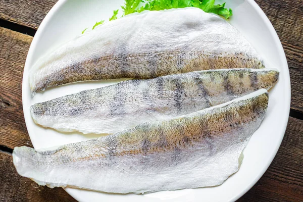 Ψάρι Λούνα Παρκ Ωμά Φρέσκα Θαλασσινά Βιολογικά Προϊόντα Μπακαλιάρος Γεύμα — Φωτογραφία Αρχείου