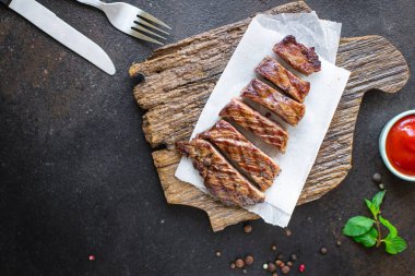 Biftek ızgara et bbq dana ızgara ızgara masada, sağlıklı yemek abur cuburu fotokopi arka plan keto veya paleo diyeti 