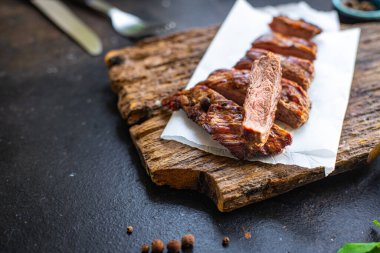 Biftek ızgara et bbq dana ızgara ızgara masada, sağlıklı yemek abur cuburu fotokopi arka plan keto veya paleo diyeti 