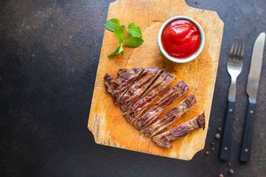 Biftek ızgara et bbq dana ızgara ızgara masada, sağlıklı yemek abur cuburu fotokopi arka plan keto veya paleo diyeti 