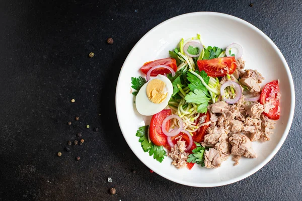 Salada Atum Frutos Mar Frescos Tomate Vegetal Azeitona Conservas Atum — Fotografia de Stock