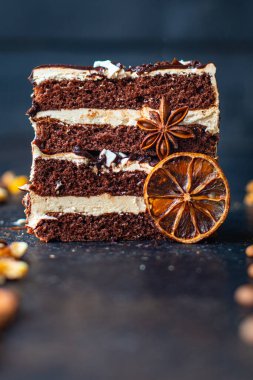 kek dilimi çikolatalı fındık, kahve şurubu bal tatlı tatlı tatlı bayram yemeği atıştırmalık fotokopi uzay yemeği arka plan kırsal 