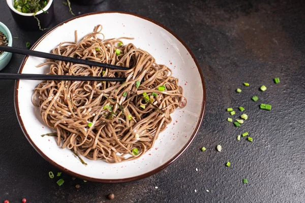 Hajdina Tészta Soba Friss Adag Kész Enni Étkezés Snack Asztalon — Stock Fotó