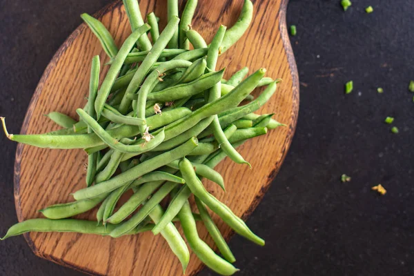テーブルの上の緑豆の新鮮な収穫豆有機的な食事スナックコピースペースの食べ物背景素朴な — ストック写真