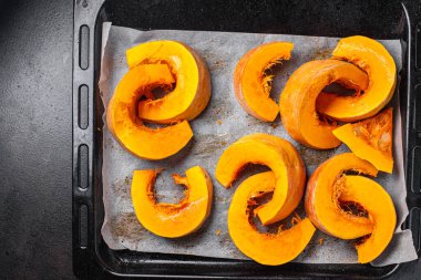 balkabağı parçaları taze hasadı pişirmek için sağlıklı sebzeleri karıştırmak için taze porsiyon yemek aperatifleri masanın üzerinde fotokopi uzay yiyecekleri arka plan kırsal üst görüş keto ya da paleo diyeti vejetaryen ya da vejetaryen yemeği