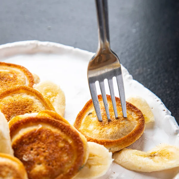 Блины Банановые Ломтики Сироп Мед Вкусный Завтрак Сладкий Десерт Свежая — стоковое фото