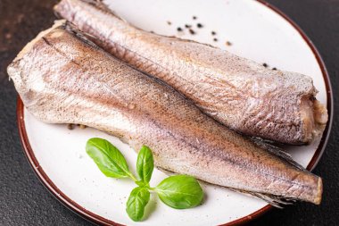 hake balığı çiğ beyaz fileto taze deniz ürünleri yemek için sofrada hazır yiyecek fotokopisi uzay yiyecekleri arka plan kırsal üst görünüm 