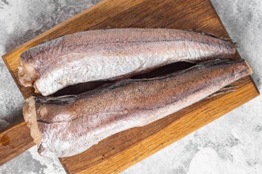 hake balığı çiğ beyaz fileto taze deniz ürünleri yemek için sofrada hazır yiyecek fotokopisi uzay yiyecekleri arka plan kırsal üst görünüm 