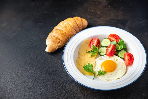 Frühstück Spiegeleier Und Eine Tasse Kaffee Flüssig Eigelb Frische Portion — Stockfoto