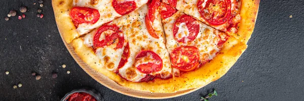 Pizza Margarita Paradicsom Sajt Mozzarella Paradicsom Mártás Tészta Olasz Élelmiszer — Stock Fotó
