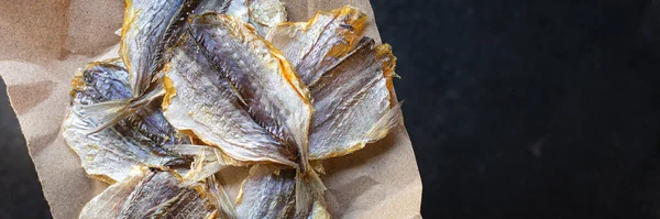 Gesalzener Fisch Kleine Getrocknete Sonnengetrocknete Oder Geräucherte Snack Mahlzeit Auf — Stockfoto