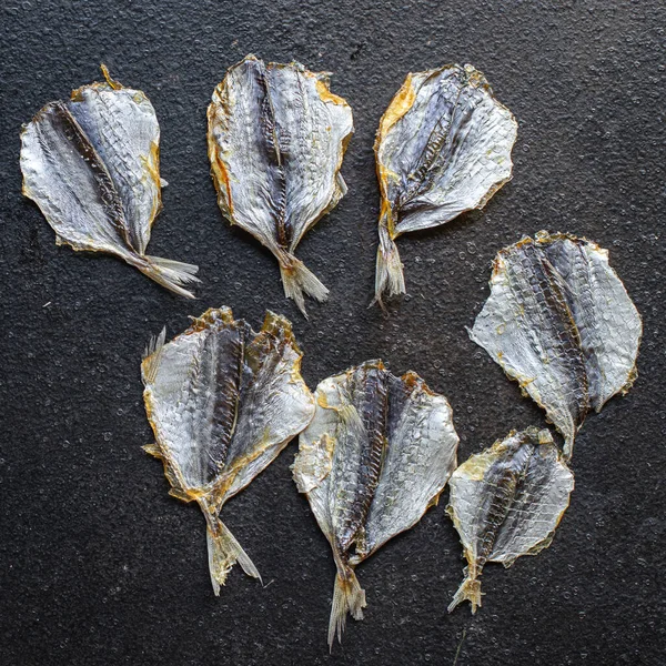 Gesalzener Fisch Kleine Getrocknete Sonnengetrocknete Oder Geräucherte Snack Mahlzeit Auf — Stockfoto