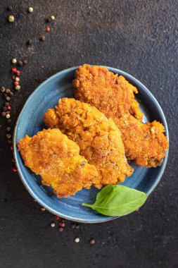 balık yumurtası pirzolası havyar kızarmış yemek masada fotokopi uzayı arka plan pezetaryan diyeti