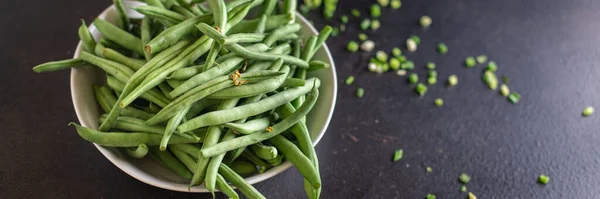 テーブルの上の緑豆の新鮮な有機製品の食事スナックコピースペース食品背景素朴な野菜のビーガンやベジタリアンフード — ストック写真