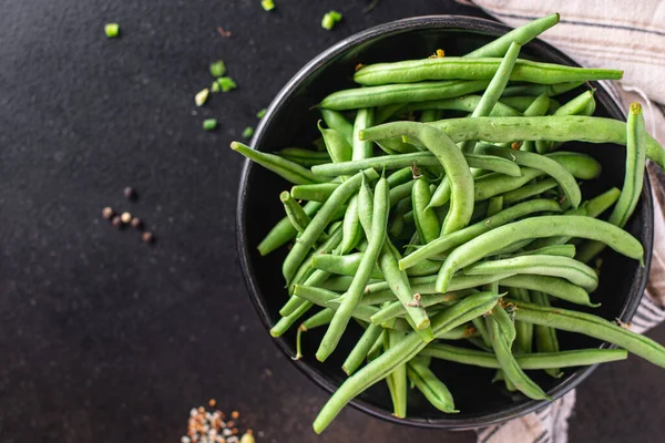 テーブルの上の緑豆の新鮮な有機製品の食事スナックコピースペース食品背景素朴な野菜のビーガンやベジタリアンフード — ストック写真
