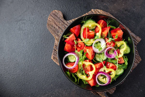 Salade Légumes Tomate Concombre Poivre Oignon Huile Olive Nourriture Saine — Photo