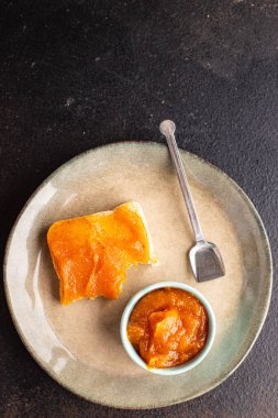 Balkabağı reçeli reçelli reçelli marmelatlı tatlı konserve yiyecekler masada hazır yemek atıştırmalıkları fotokopi arka planda kırsal 