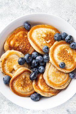 gözleme berrie blueberrie kahvaltı taze tatlı tatlı yemek aperatif masa fotokopisi uzay yemeği arka plan kırsal