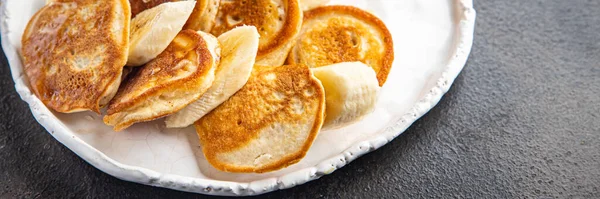 Banan Pannkakor Frukt Frukost Sirap Honung Läcker Söt Dessert Skiva — Stockfoto