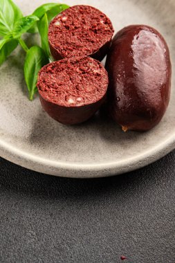 Kara puding kanlı sosis... doğal ürün... lezzetli aperatif... lezzetli gurme yemek arkaplanı... masanın kırsal kesiminde... fotokopi alanı.