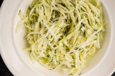 Lahana salatası, lahana salatası, sebze, sebze, sebze, çerez, çerez, lezzetli, lezzetli gurme, arka plan, masa rustik üst manzara, fotokopi alanı, vejetaryen ve vejetaryen yemekleri.