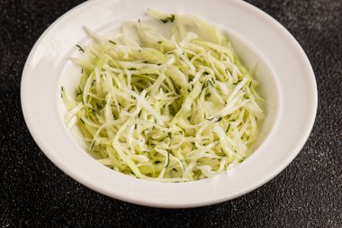 Lahana salatası, lahana salatası, sebze, sebze, sebze, çerez, çerez, lezzetli, lezzetli gurme, arka plan, masa rustik üst manzara, fotokopi alanı, vejetaryen ve vejetaryen yemekleri.