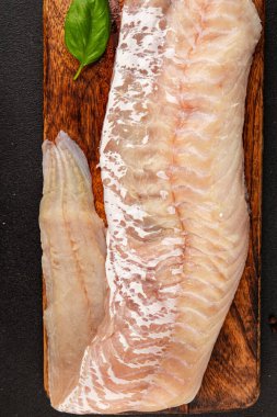 Fileto morina balığı deniz mahsulleri yaygın ling doğal ürün lezzetli aperatif lezzetli lezzetli gurme yemek arkaplan masa üzerinde rustik üst görünüm fotokopi alanı pesseeter diyet