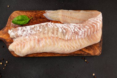 Fileto morina balığı deniz mahsulleri yaygın ling doğal ürün lezzetli aperatif lezzetli lezzetli gurme yemek arkaplan masa üzerinde rustik üst görünüm fotokopi alanı pesseeter diyet