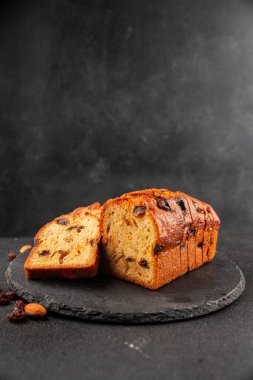 Meyveli kek tatlı meyveli pasta kurutulmuş meyveler, fındıklı geleneksel pişmiş yiyecekler doğal ürünler lezzetli çerezler lezzetli gurme yemek arkaplan masanın kırsal kesiminde fotokopi alanı