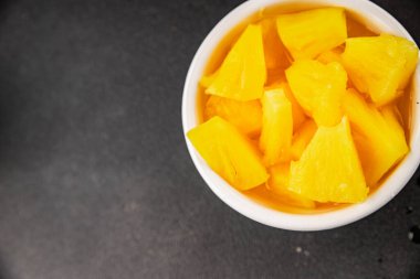 Ananas konserveleri tatlı meyve parçaları lezzetli çerezler lezzetli gurme yemek arkaplan masa üzerinde rustik üst görünüm fotokopi alanı keto ve paleo diyet vejetaryen ve vejetaryen gıda